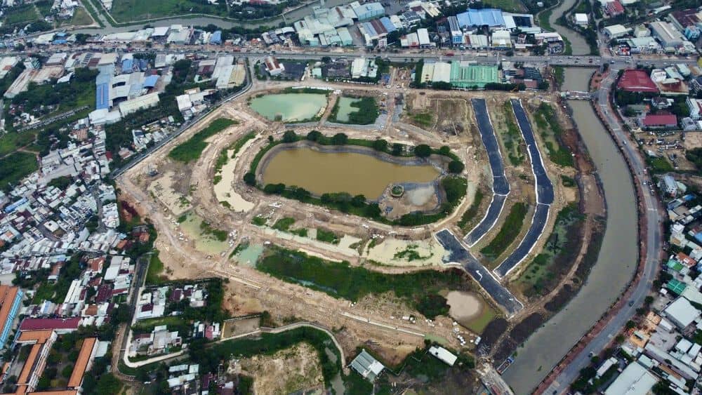 Toàn cảnh khu đất dự án Hồ Gươm Xanh với hồ cảnh quan, nhìn từ trên cao