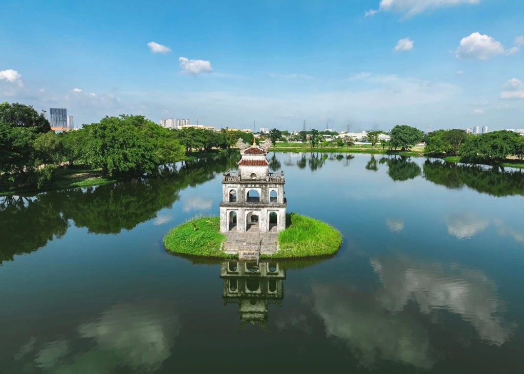 Hồ gươm xanh ở thuận an bình dương