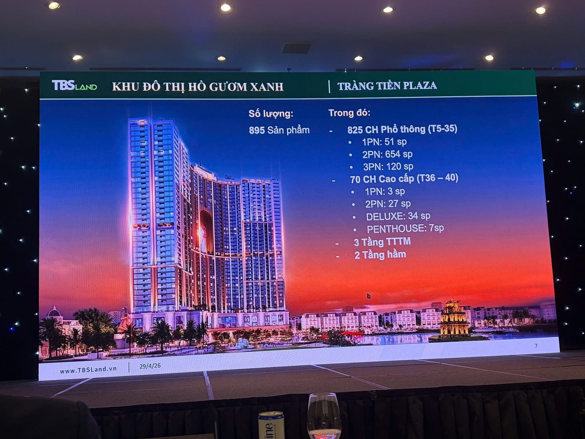 Màn hình LED trình chiếu thông tin quy mô dự án Tràng Tiền Plaza tại sự kiện giới thiệu khu đô thị Hồ Gươm Xanh