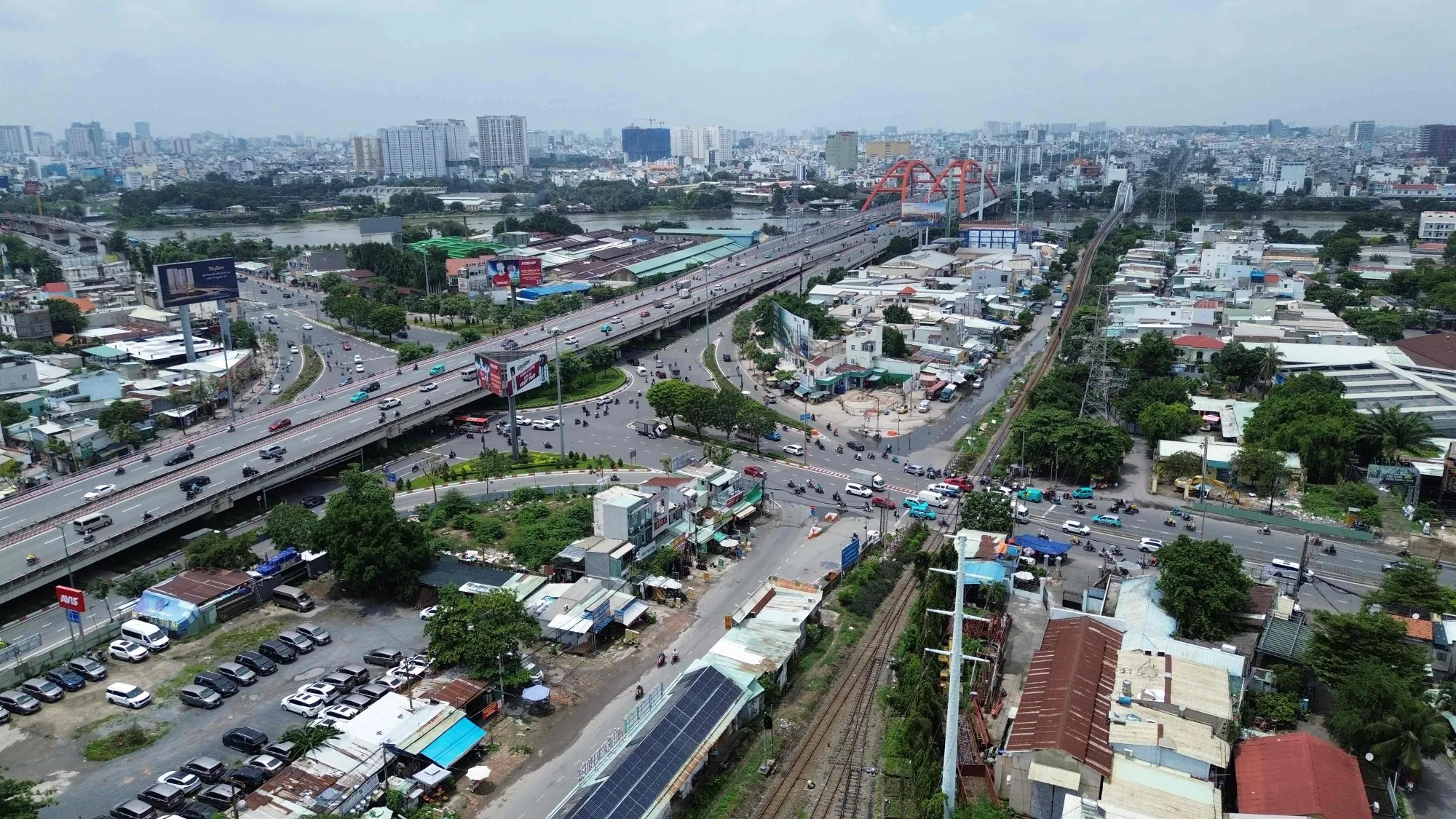 Khu vực nút giao gần điểm đầu tuyến Quốc lộ 13, nơi bố trí nút giao khác mức