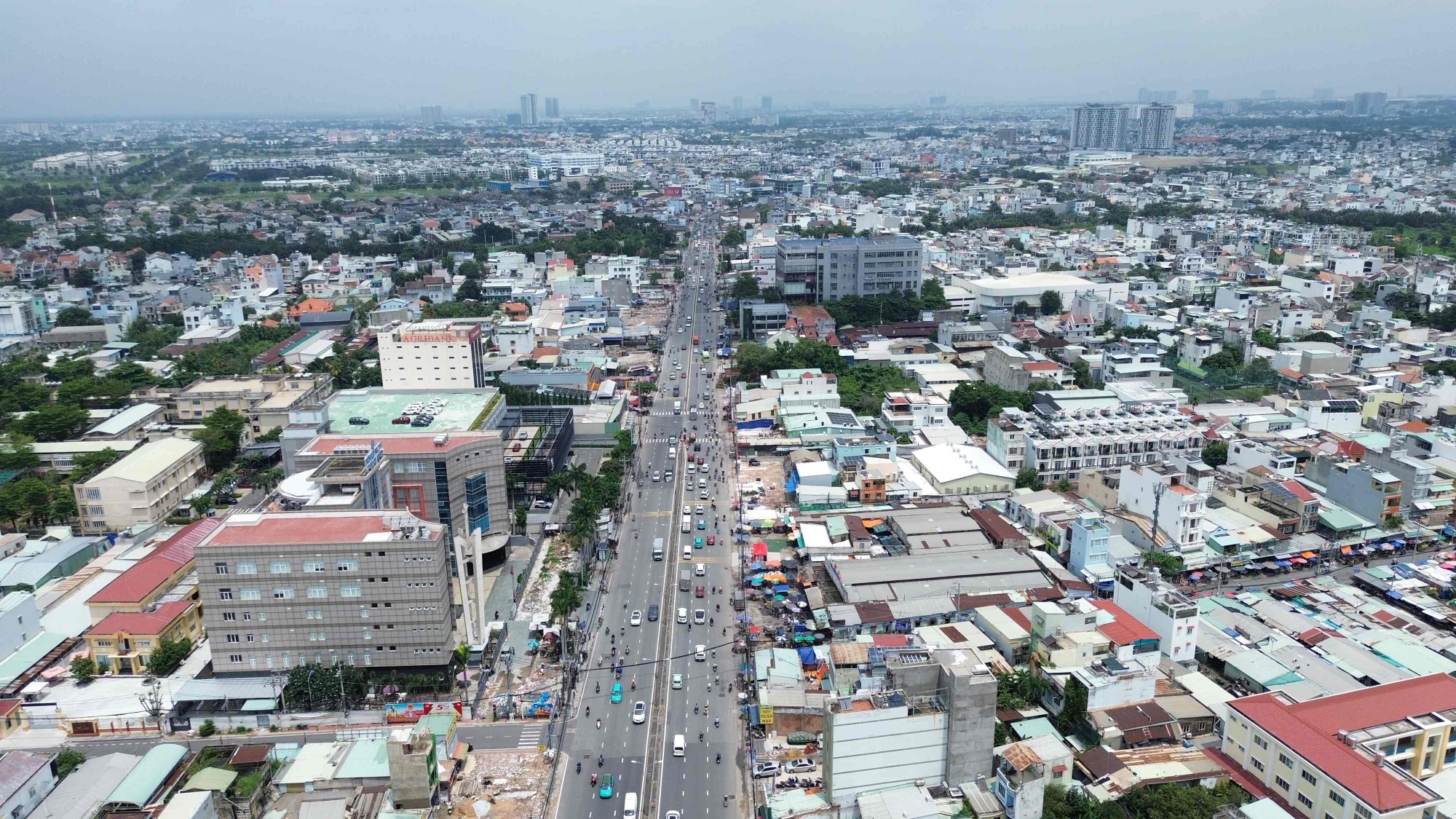 Quốc lộ 13 đoạn qua phường Hiệp Bình nhìn từ trên cao trước khi mở rộng lên 60m
